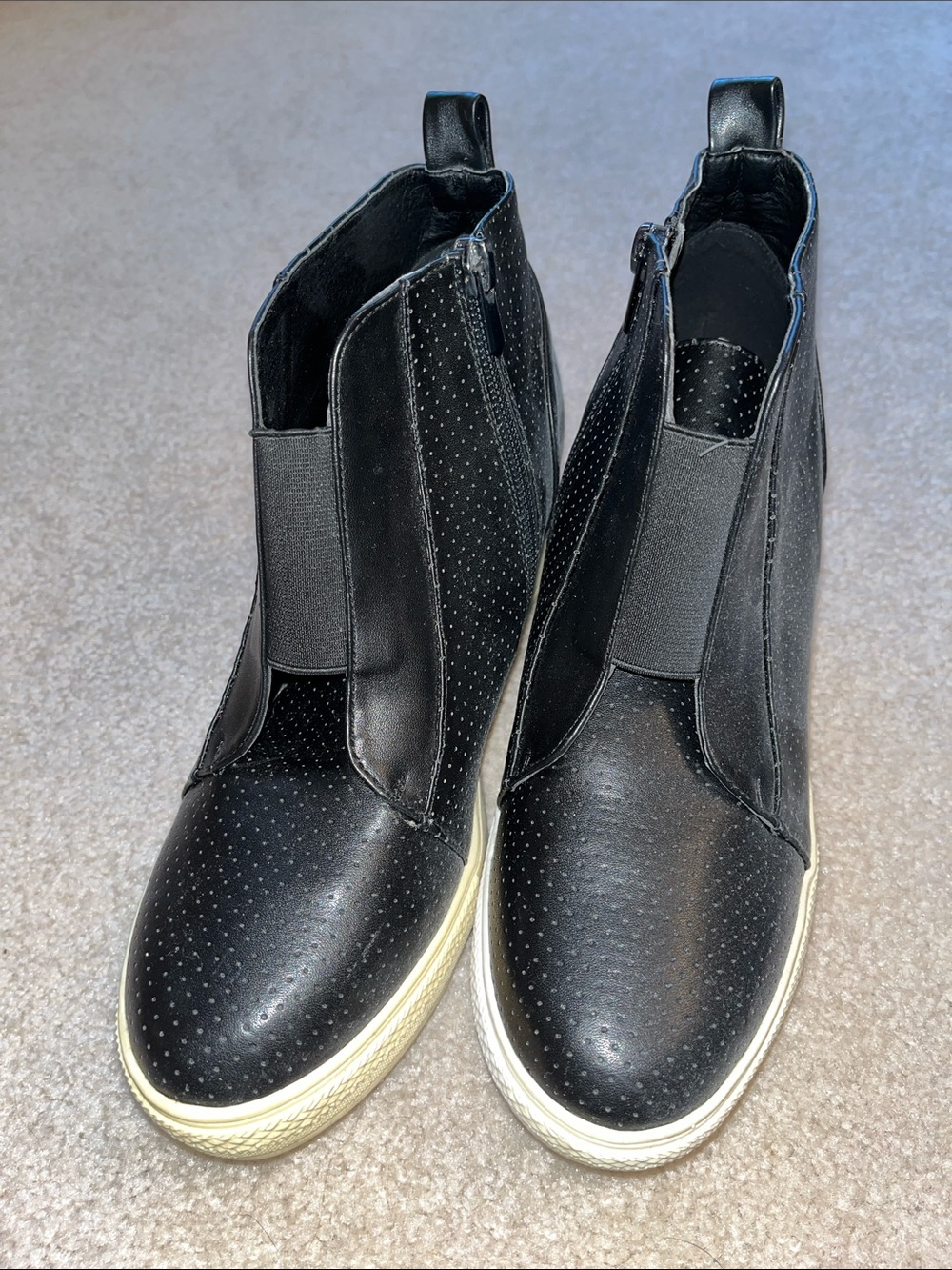 Wedge tennies.